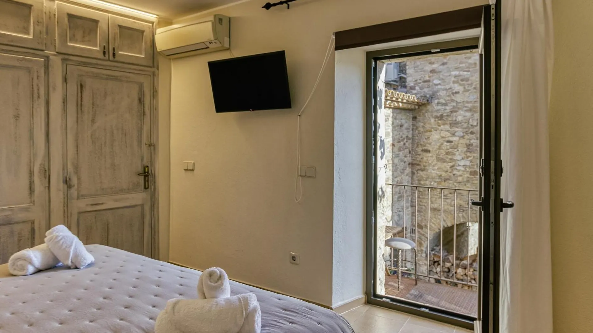לינה וארוחת בוקר Sant Feliu de Boada Habitacio Puntanals